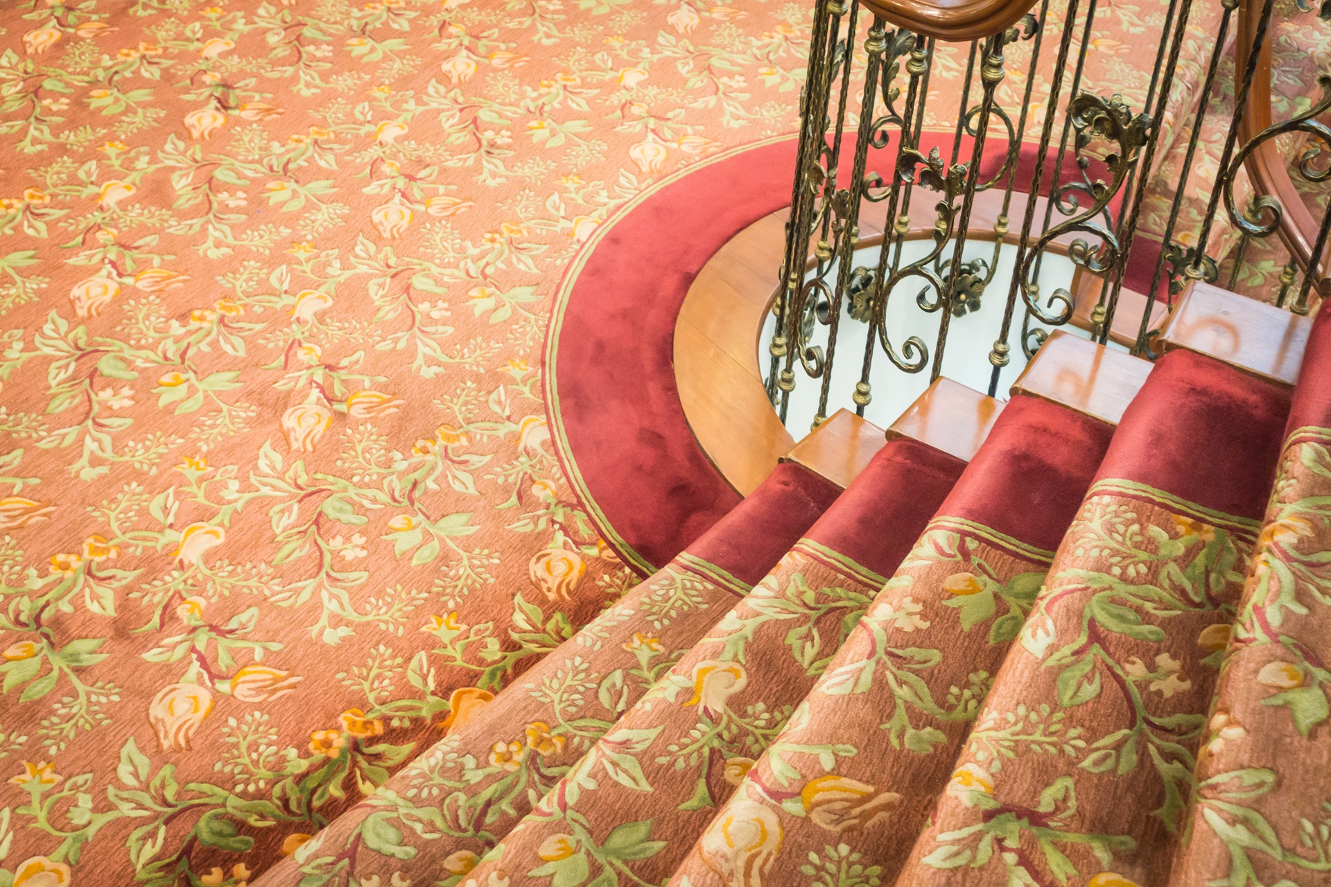 Al Abadela Furniture carpet selling and install in qatar